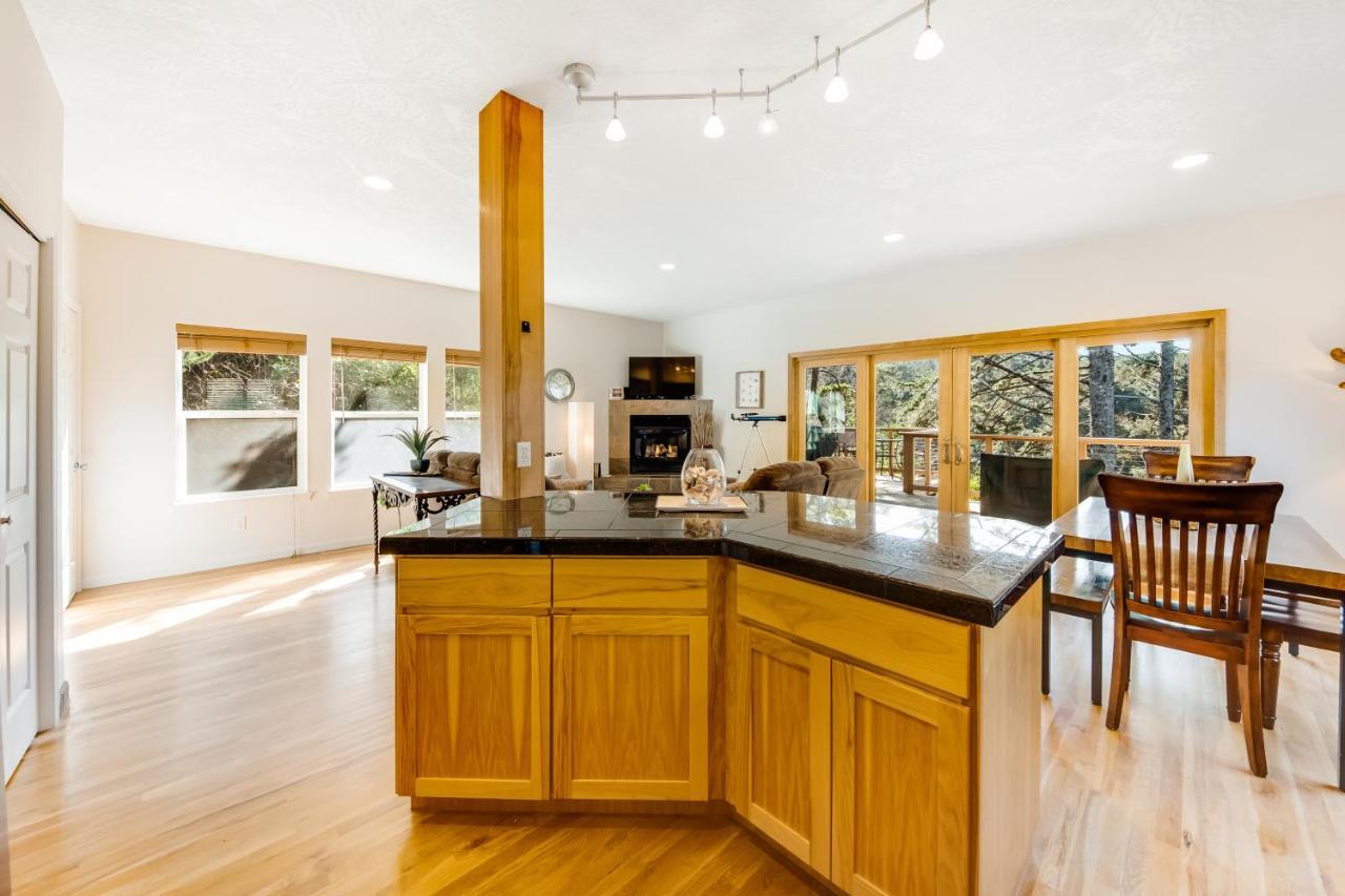 Yaquina Lighthouse View Beach Home Newport Buitenkant foto