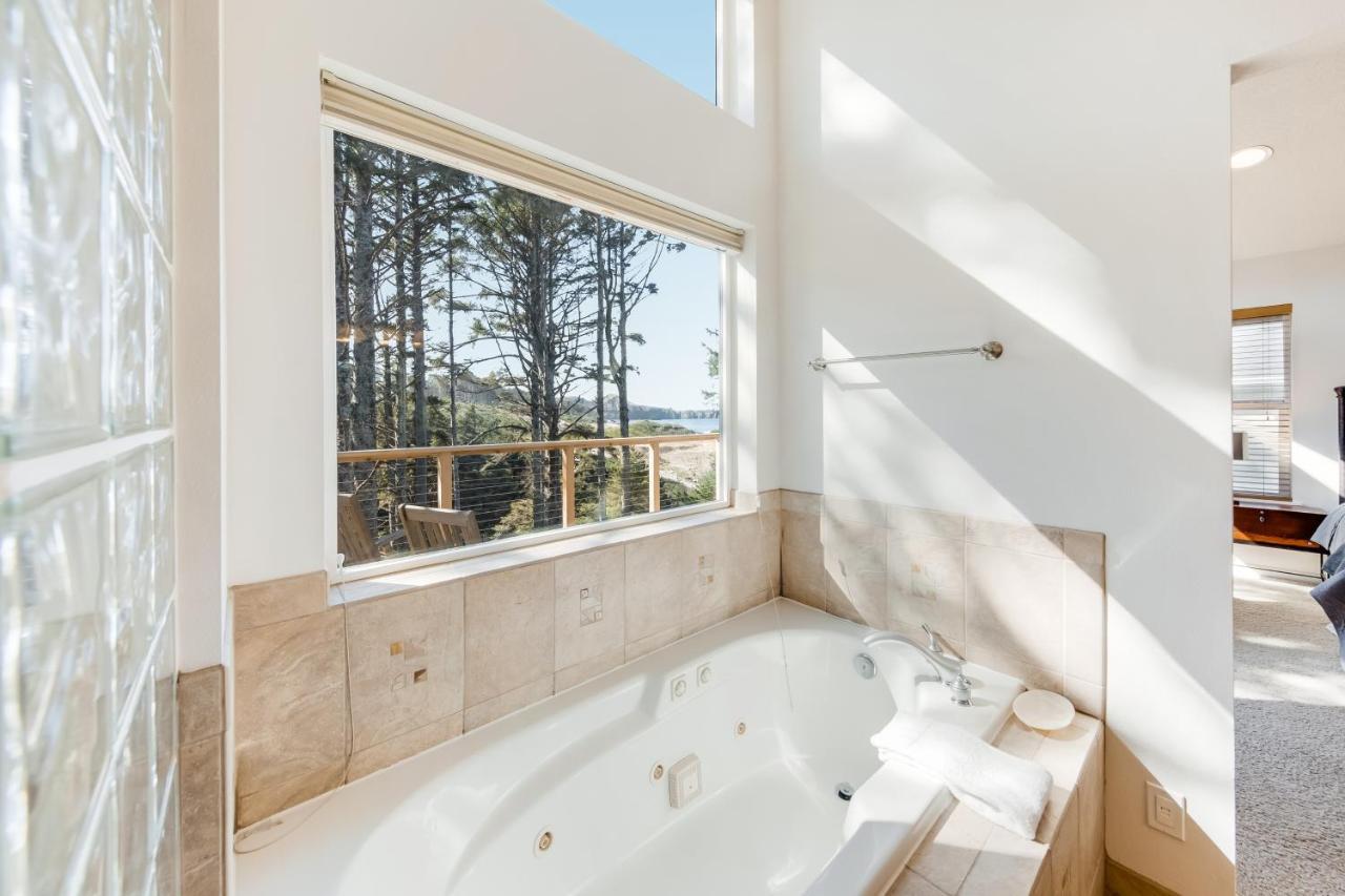 Yaquina Lighthouse View Beach Home Newport Buitenkant foto